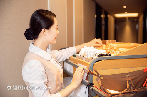 優化酒店管理 高效整理與使用客房清潔推車