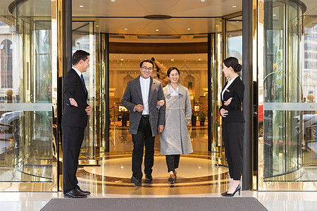 背影無聲，服務有韻 酒店門童與餐飲管理的協同藝術